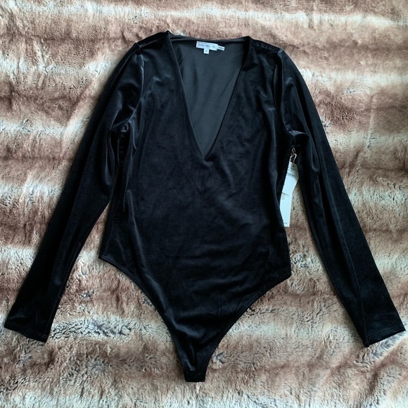 Good American Velvet Deep V Bodysuit Black Velvet - Picture 3 of 9